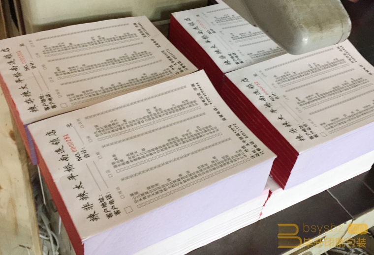 普通便簽本、紅色膠頭文件